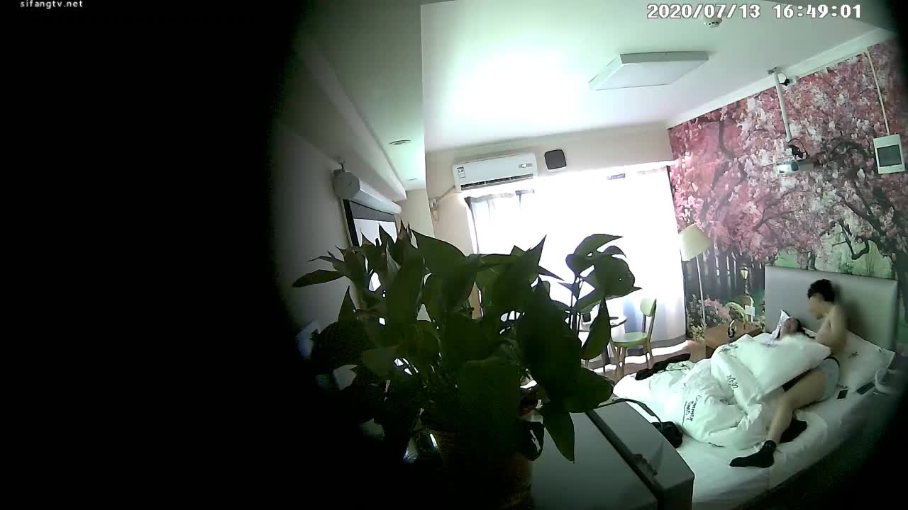 #偷窥连锁酒店内偷窥高质量#情侣女的很主动看来好多天没做爱了，叫床好骚啊两人姿势变化不断，尽享性爱的快乐