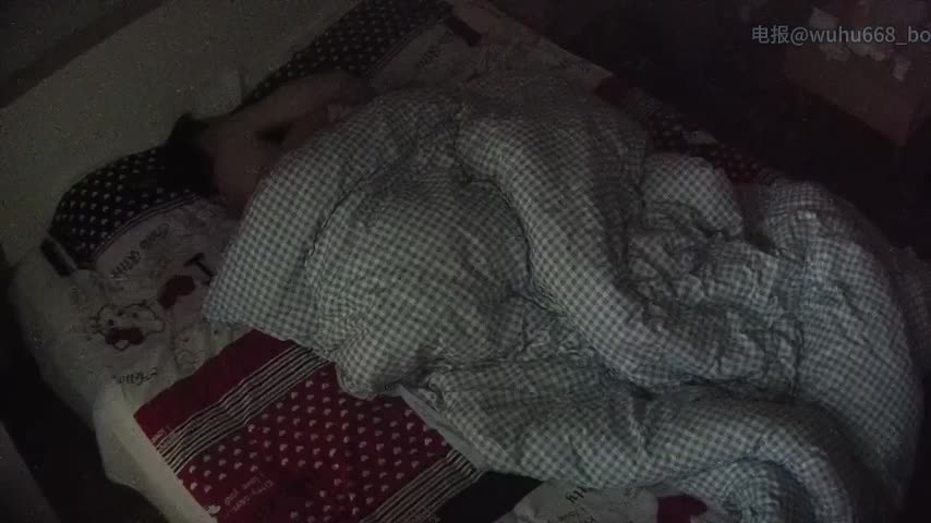 最新5月大学城民宿酒店盗摄针孔偷拍 真实记录小情侣激情做爱 男友迫不及待的暴力后入蜜桃臀 干完一炮满足帮男友掏耳朵