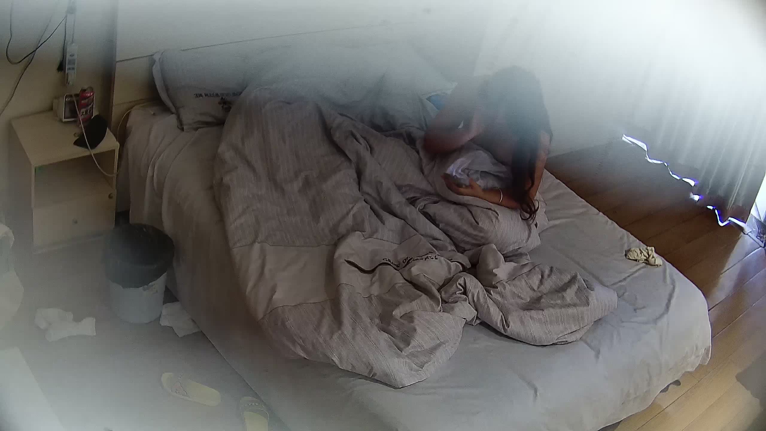 2048.vip-大学城 10-10 周末小伙子带女朋友来开房 特别喜欢女上的姿势 既省力又插得深 小女友也是很满意