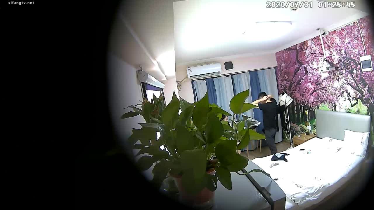 #偷窥连锁酒店内偷窥高质量#情侣女生身材苗条，美腿美胸面容姣好，绝对女神级别男主也是憋的住，半天都不把女主扒光