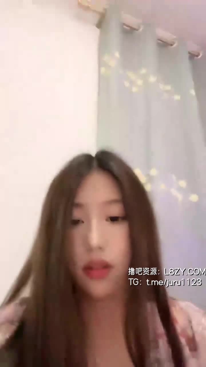 巨乳女自慰抠穴，肥臀晃动，反差感硬到发胀。 #抠穴 #发胀点击观看内部稀有视频