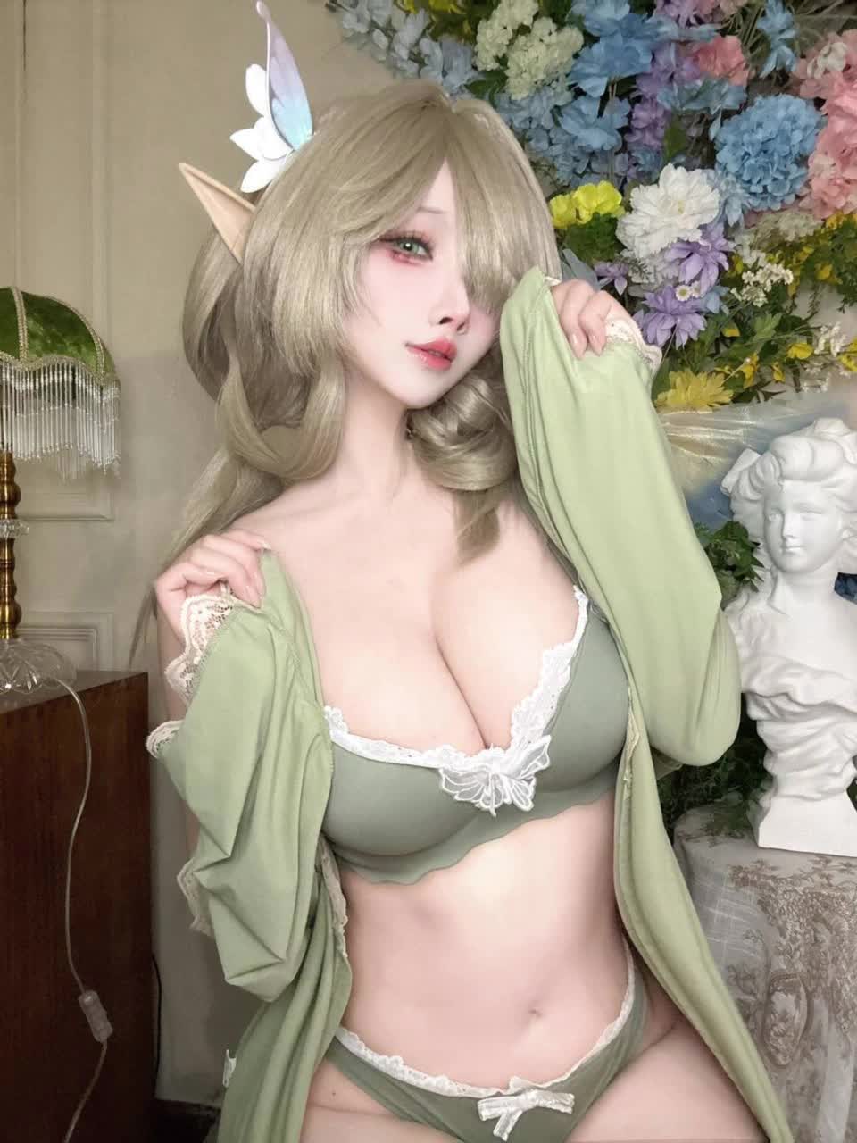 #凉凉子 #反差 #萝莉 #福利姬 高颜值美女福利姬 清纯白嫩 反差诱人评论区观看合集