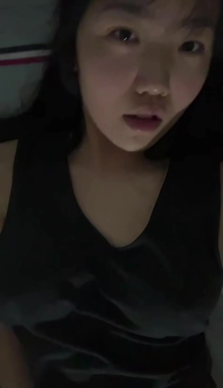 #萝莉 #母狗 #福利姬 #反差 推特清纯嫩妹自慰抠逼 小穴淫水泛滥 极品反差母狗评论区观看合集️️️