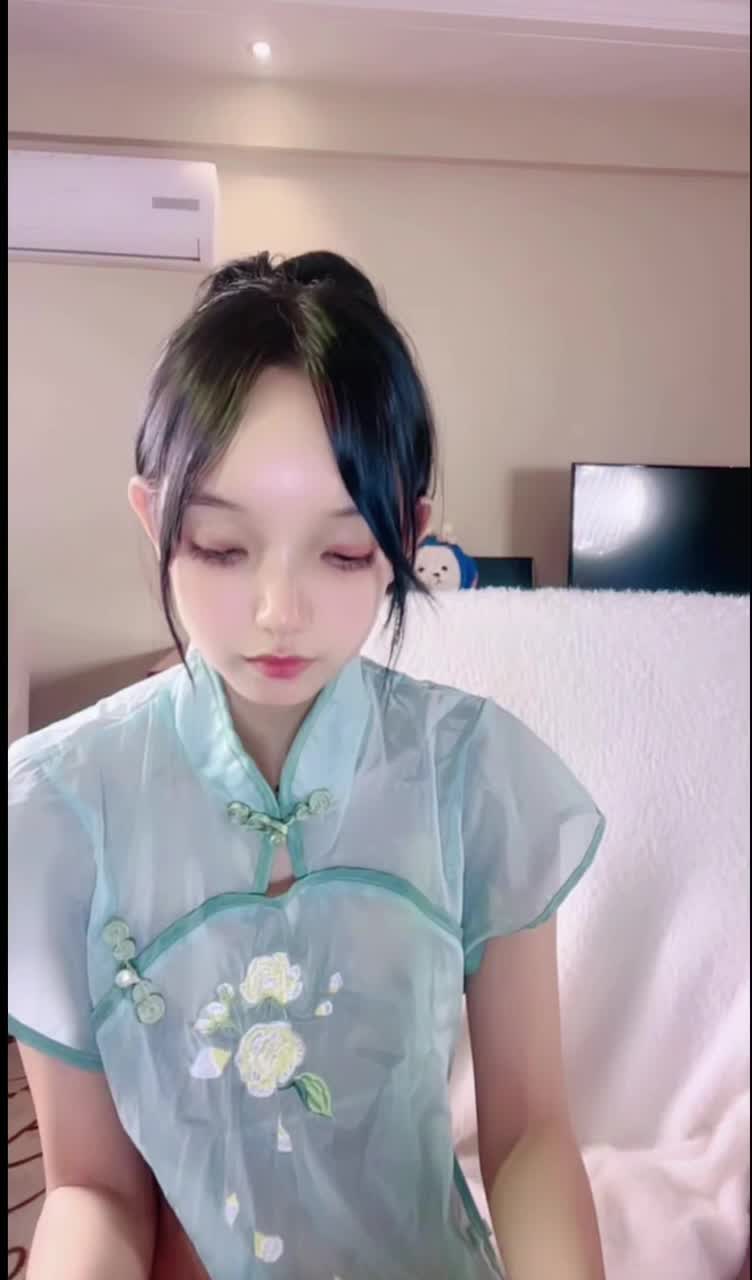 #鬼鬼 #母狗 #萝莉 #反差 清纯学妹骚舞定制自慰发骚 极品反差小母狗评论区观看合集