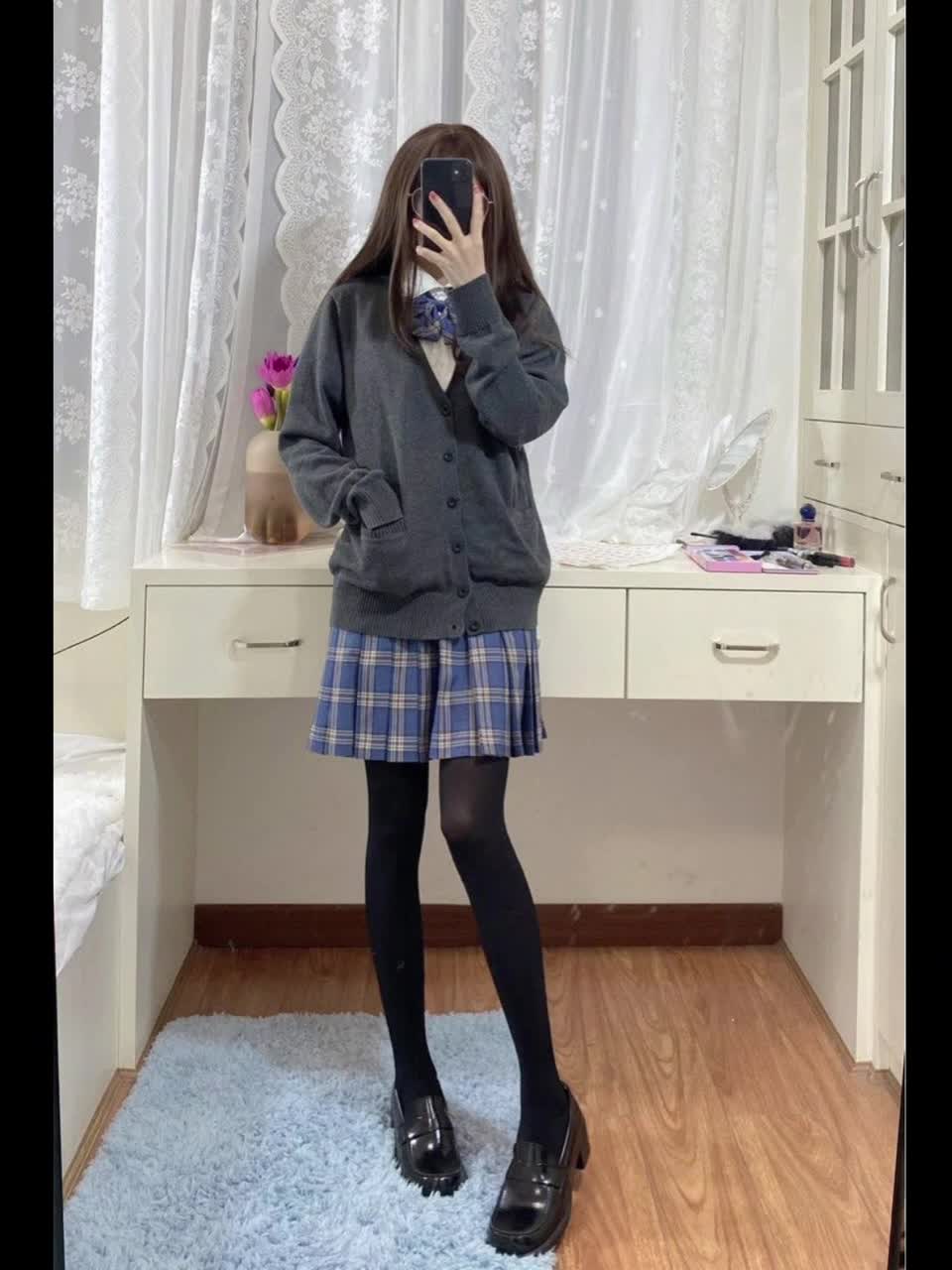 #一颗甜桃 #萝莉 #福利姬 #反差 推特极品白嫩小萝莉 黑丝美腿 制服自慰诱惑评论区观看合集️️️