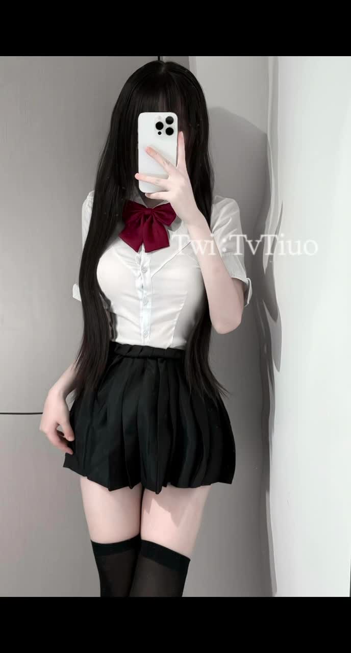 #萝莉 #福利姬 #母狗 #反差 推特极品嫩妹小看我了 白虎嫩穴白嫩大奶性感裸舞评论区观看合集