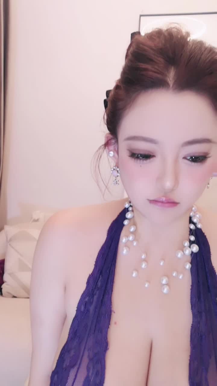 #嫩模璐璐 颜值巨乳主播 这奶子谁真的大