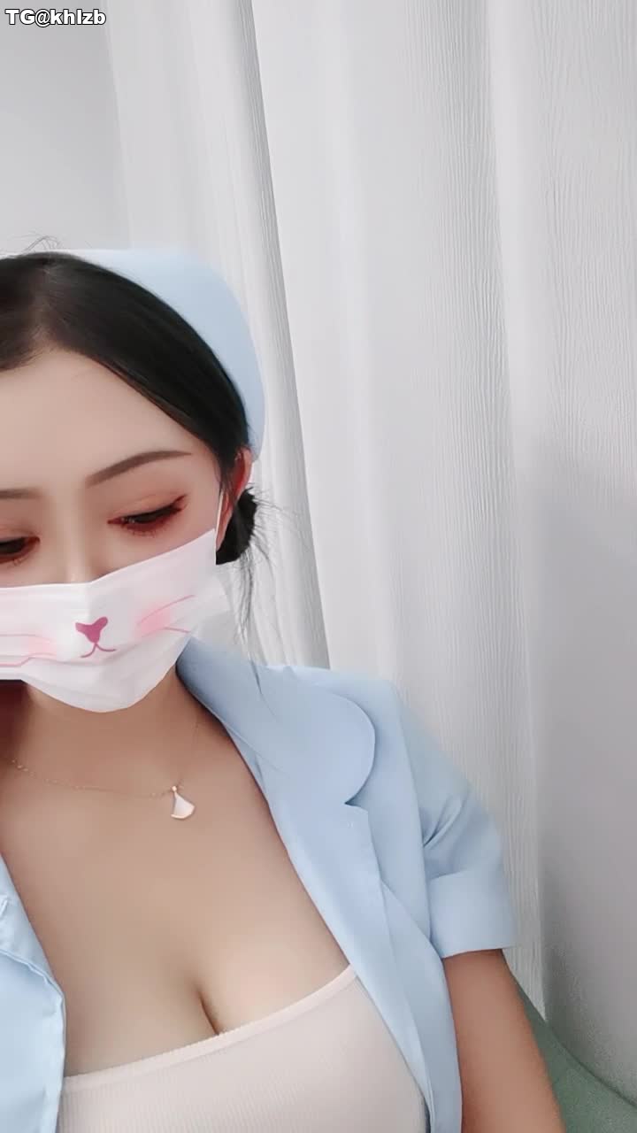 #输液了丰满巨乳女护士 这奶子真的大 两只手抓不住