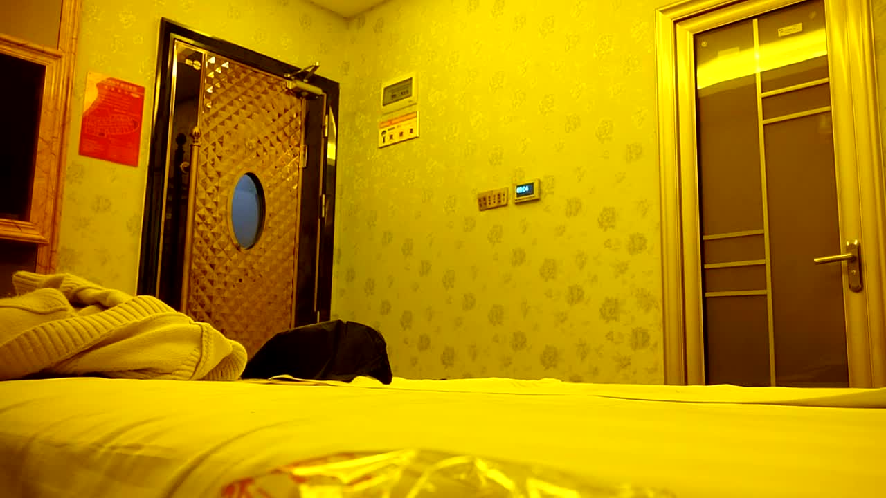 #按摩 #spa漂亮女技师，性格也超好，按摩舔背乳推，撩起裙子后入