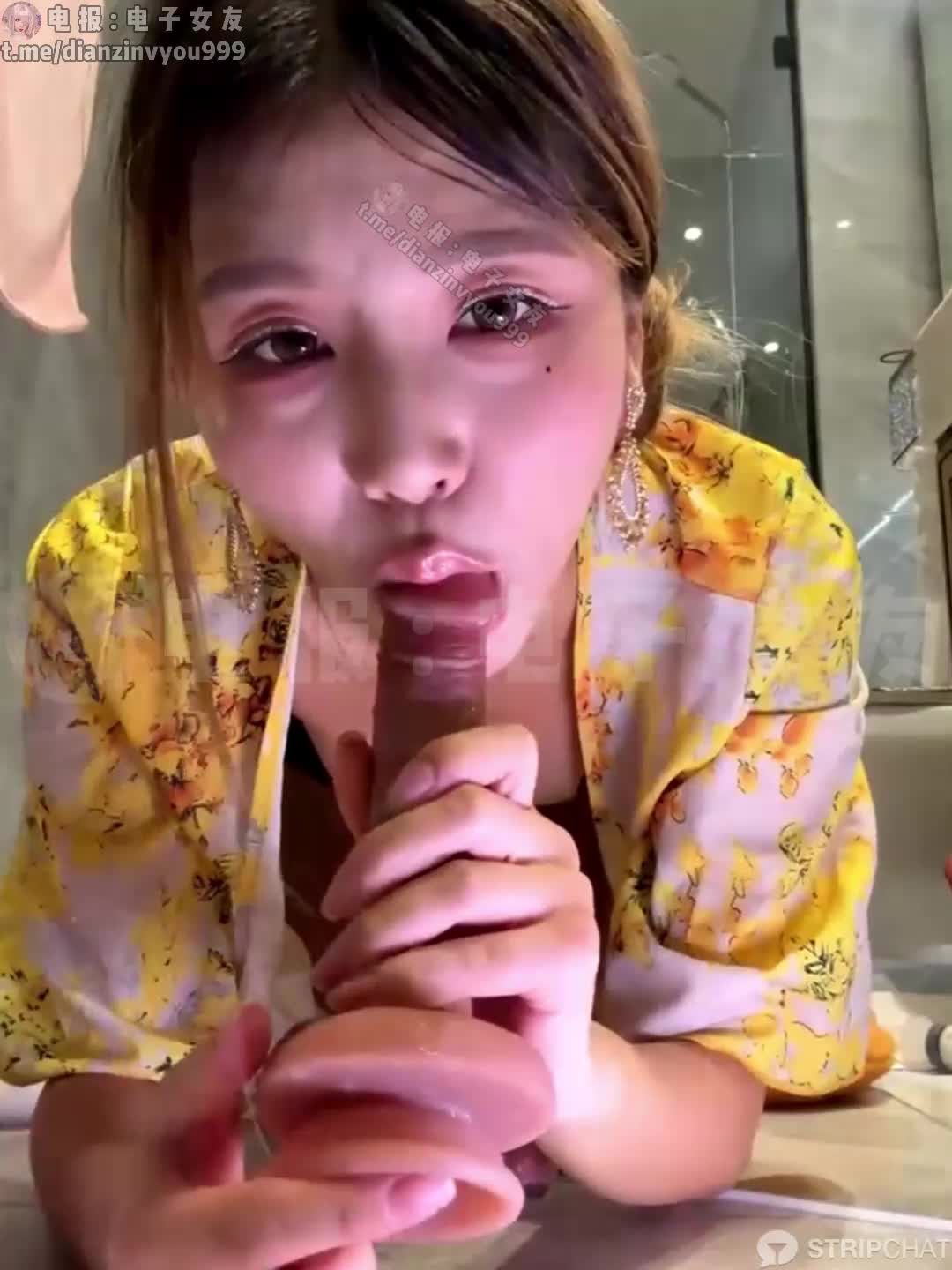 2048.vip-StripChat】10月开票秀「kiki-2025」妈妈黄色战袍巧克力丝袜把儿子的巨屌精液榨干内射颜射，数十次喷水不停