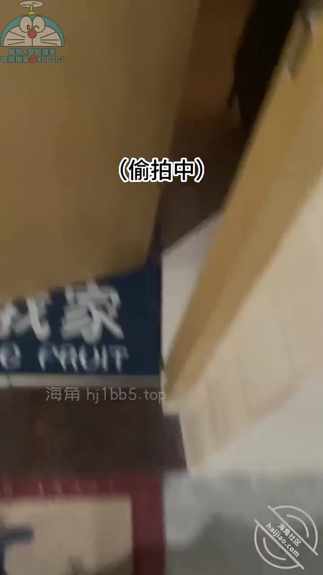 #海角社区 #野兽绅士趁少妇人妻老公外出溜去少妇家爆操秘书装的人妻少妇
