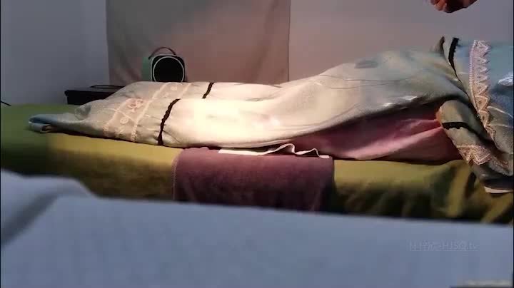 【真实女子SPA】33岁公司财务，巨型坦克身材