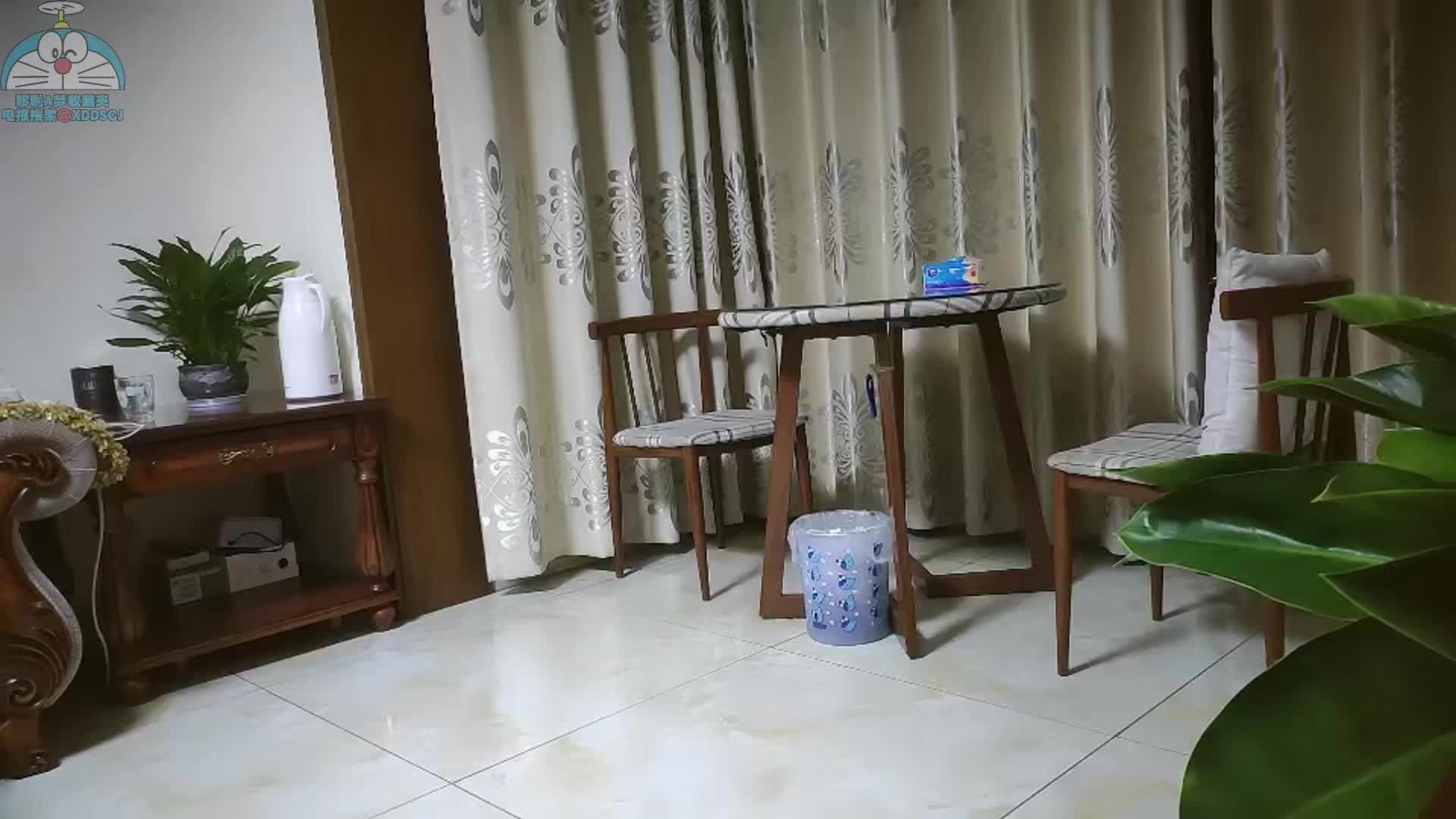 #清纯少妇致命诱惑绿帽男偷拍老婆，30岁极品小少妇，肤白人骚，客厅被花式啪啪，淫声浪语娇喘香艳
