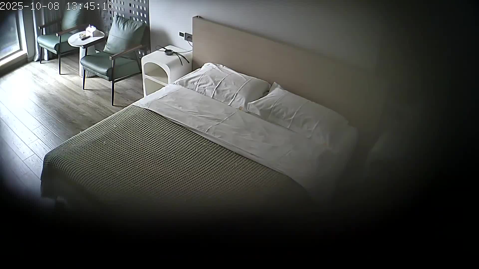 2048.vip-10-8流出民宿酒店偷拍 偷情男女趁着中午时间争分夺秒干了两次赶着回家