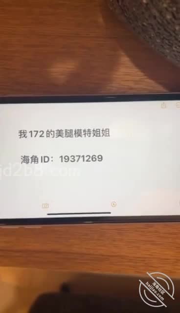 #我172的美腿模特姐姐 #淫荡【海角精选】最近没找到猎物，盯上了我做模特的堂姐，最近她家装修，所以来我家客房暂住一段时间，有好几年没见了，没想到姐姐来我家第一眼我就给她那细细的大长腿给迷惑住了，晚上睡觉的时候真的是欲火攻心，翻来覆去睡不着，脑子里突然有个邪恶的想法诞生了，反正那么漂亮迟早都给其他男人草，还不如先便宜我这个弟弟，做好安全措施就好，不搞怀孕就行，于是开始到我秀操作的时候了，我的模特姐姐这段时间出去出差了，第一步先套路她密码，然后看看有没什么见不得人的东西，从而胁迫姐姐听我话，一步一步调入我的