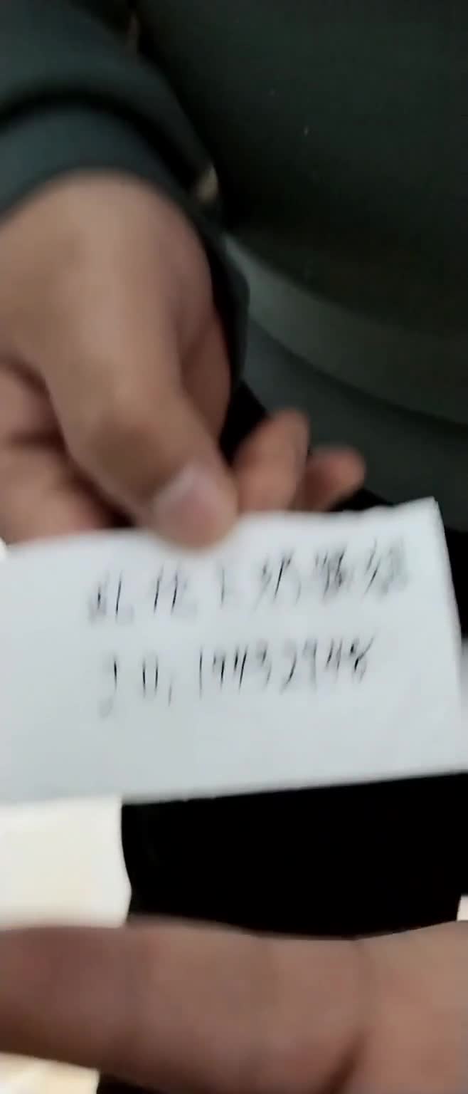 #我和姐姐乱伦的故事【海角精选】每一次冲撞妹妹都会叫出来一时间妹妹的叫床声和我粗重的喘息声萦绕在整的房间里，也不知道邻居能不能听到。趁着妹妹忘我爽的时候问她被几个人操过，那个人操的最爽。以前都不让问这次妹妹忘我的情况下终于说了，最喜欢抬着妹妹的脚搞她，这样最爽了，最后在后入中射出保存了20多天的精液剩下的精彩就有各位探索吧