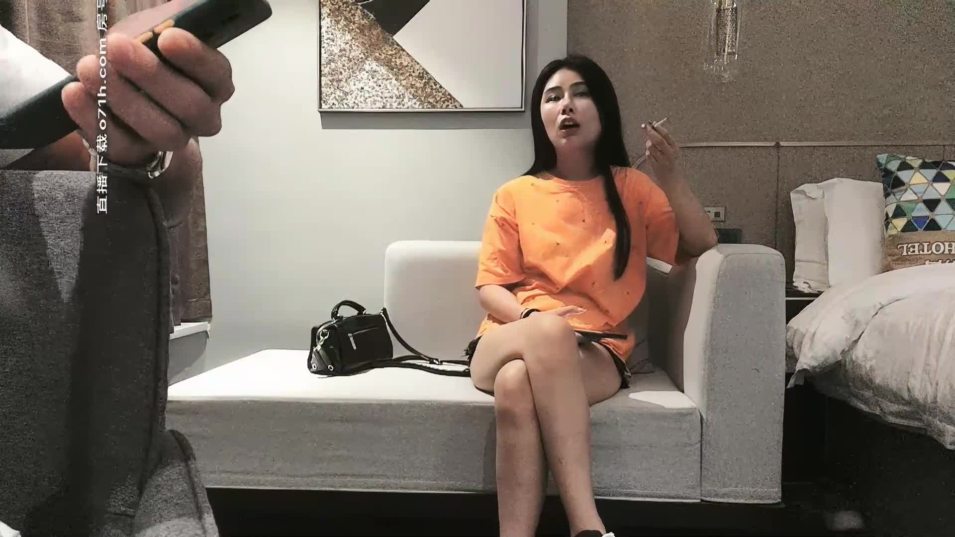 2020-9-1千人斩寻欢鸭哥约了个黄衣妹子,沙发上操口交上位骑乘猛操
