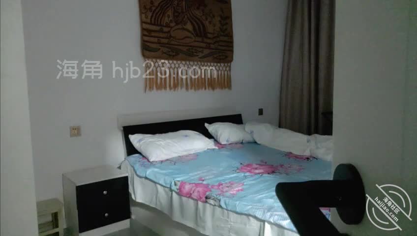 #我的一线天大奶姐姐【海角精选】姐姐的巨乳美鲍，我的动力输出源泉我发现了什么事呢，你们还是看视频吧，看过就知道，或者过两天解密，接上文 我赶紧抽出手指，看着手指上的晶莹淫水，心里暗暗一笑，骚姐姐，我轻轻的分开姐姐双腿，姐姐的粉鲍暴漏在我的面前，我来到床尾，俯身趴下，看着姐姐的大美鲍吞了下口水，伸出舌头就是一卷，大量姐姐的淫水被我吃下，真好喝，上头，不过姐姐睡着了，这个姿势好不方便，要是姐姐能主动抱着自己的双腿程M型把美鲍露在我面前多好，俯身趴下又舔了几分钟，听到姐姐嗯啊的哼唧声，我真的忍不住了，起身提起枪