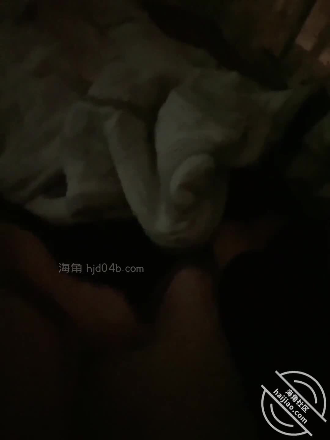 #教师母亲萍姐 #老师 #骚货【海角精选】半夜闺蜜睡着后，偷偷与儿子在闺蜜家卫生间激情