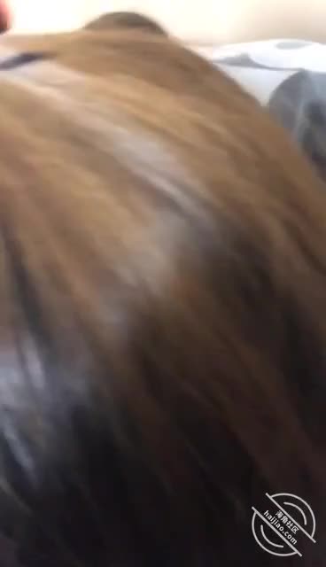 #我爱小姨妈 #甥姨 #姑妈【海角精选】小姨妈排行老四，39岁了，离异带着小表妹生活，还有一个大儿子，跟着前姨夫。我高三来到小姨家的城市复读，在小姨家住了快四年了，现在工作也在小姨妈城市，我刚来的时候小姨妈身材还可以，这俩年也不知道是不是上年龄了，开始发福了，身材都走形了。一直叫着减肥，也没见瘦下来，屁股是真的大。 发现小姨妈最近一段时间经常半夜出去，怀疑出去约男人干炮了