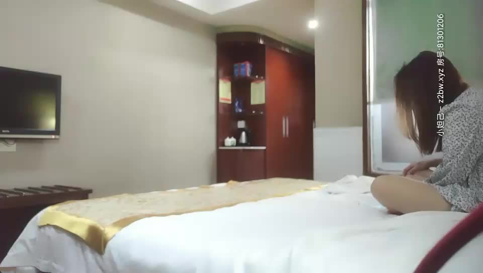 壹屌探花第二场鸭哥上场约个颜值不错少妇啪啪,近距离拍摄69姿势口交后入大力猛操