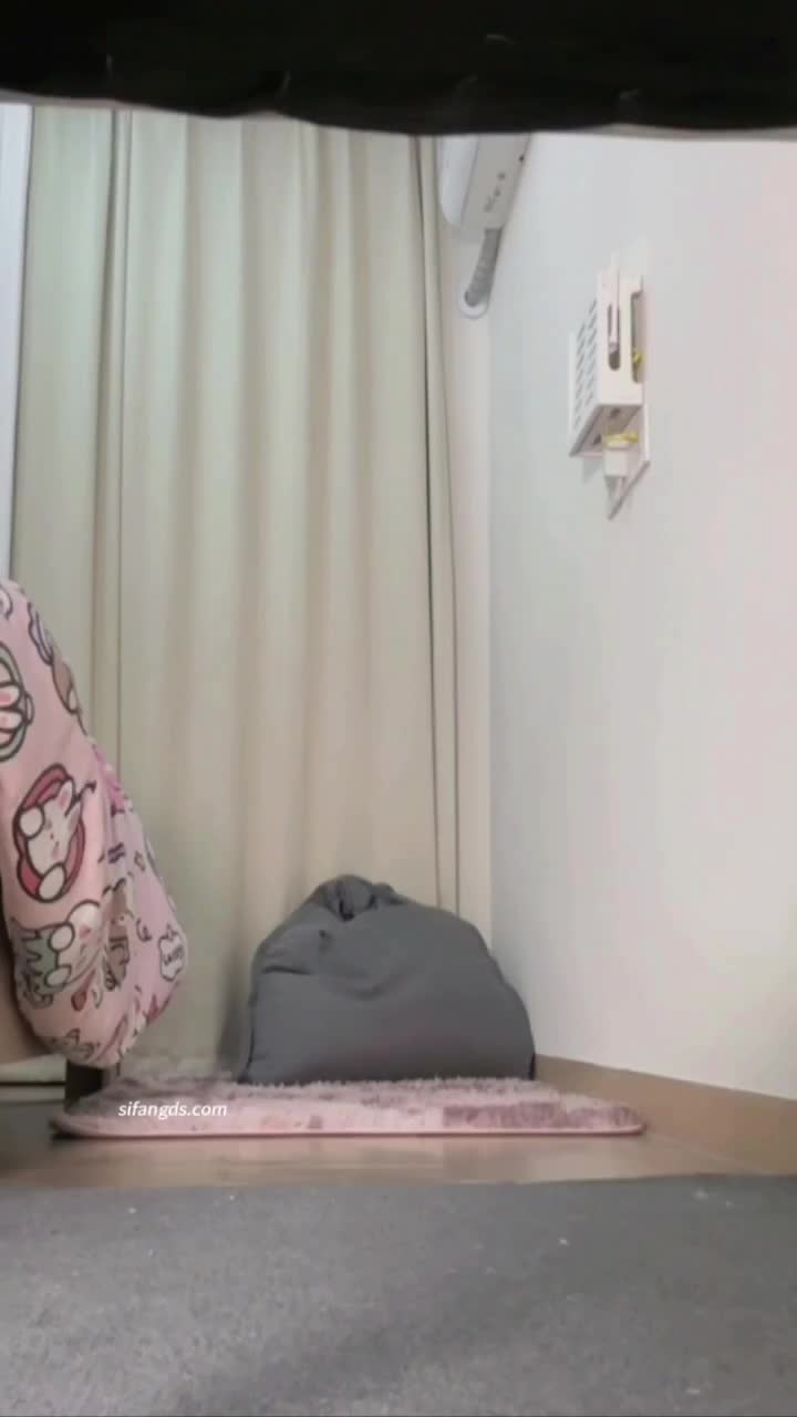 抖音不要凶小乖，玉腿配上白丝袜，白嫩细腻的玉足让牛牛痒痒的，隔着内裤揉嫩穴，淫水在手上都拉丝了#不要凶小乖 #抖音 #自慰 #丝袜 #御姐