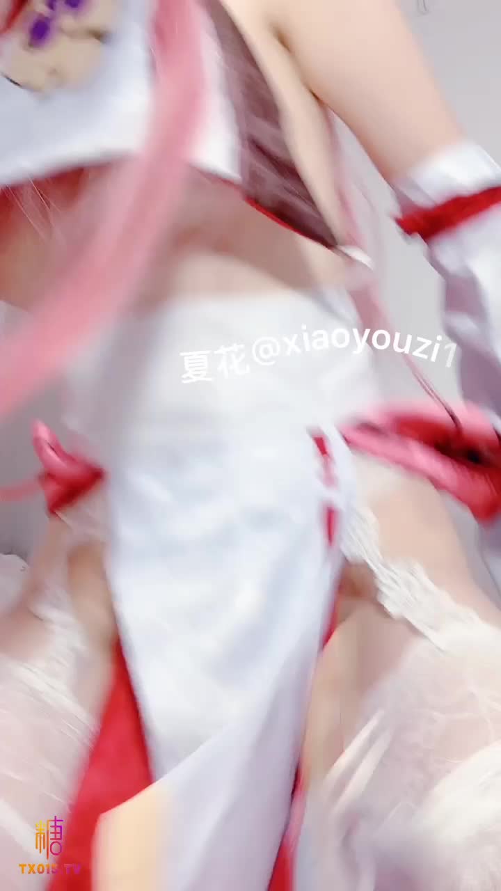 夏花cos原神八重神子，嫩穴自慰，大鸡吧玩弄骚穴，流白浆#夏花 #cos #原神 #八重神子