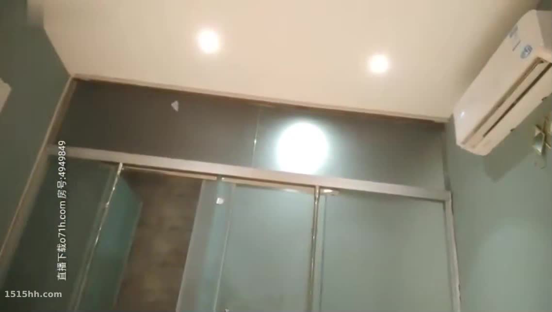 #国产 #无码 #抠逼 #淫穴 #潮吹 眼镜男保健推油按摩加钱打飞机，制服少妇撸管几下高潮射精