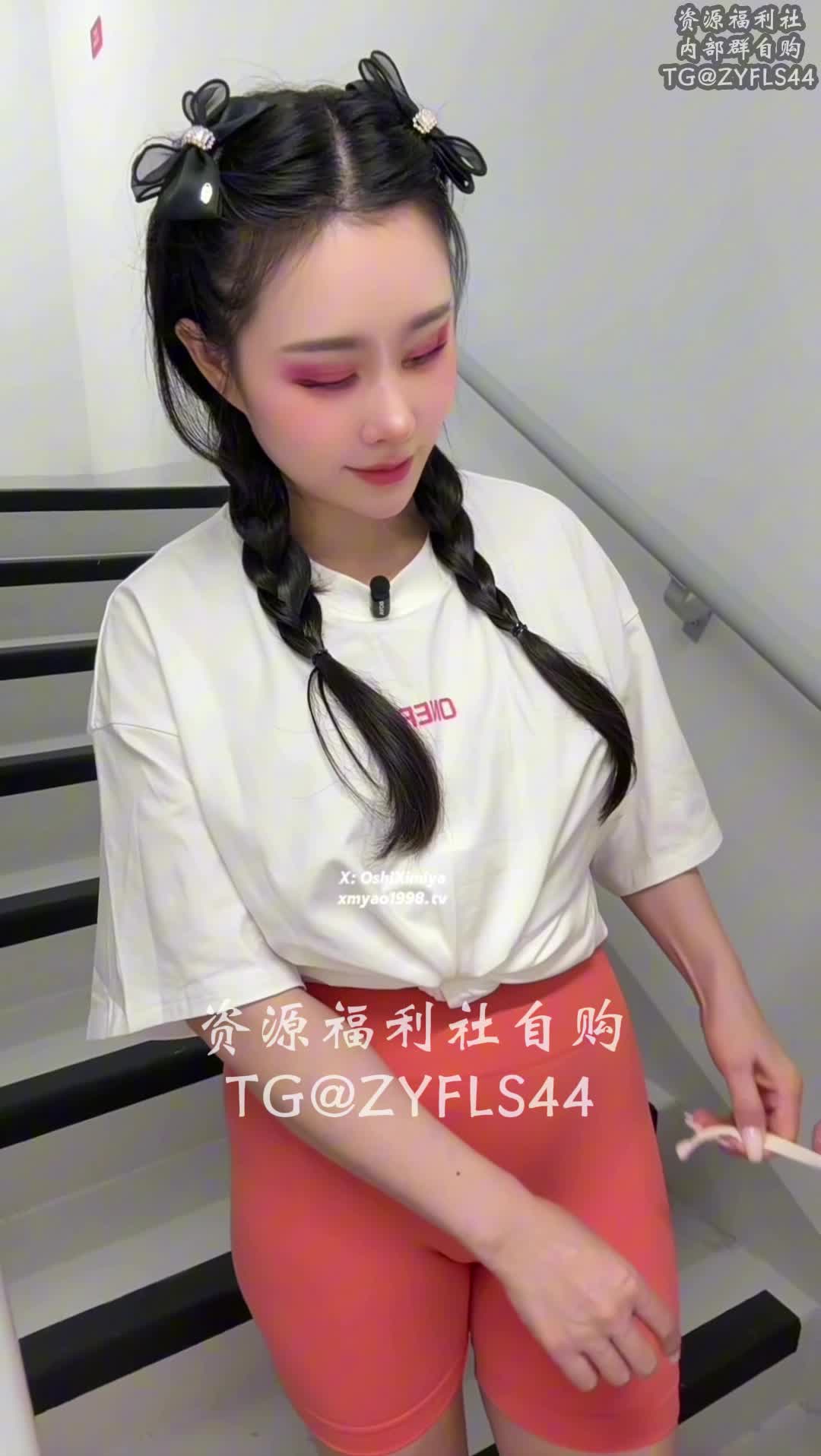2048.vip-推特性爱大师95后绿帽情侣美腿女王「汐梦瑶」《楼道露出》楼道口交大吊口水拉丝，开始没多久刺激后入没想到就被路人撞见