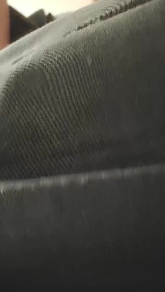 #少妇 #偷情    偷情，甜美短裙小少妇，修长美腿苗条身材，扭动屁股上下套弄，站立后入撞击，翘起屁股后入，猛操爽歪歪