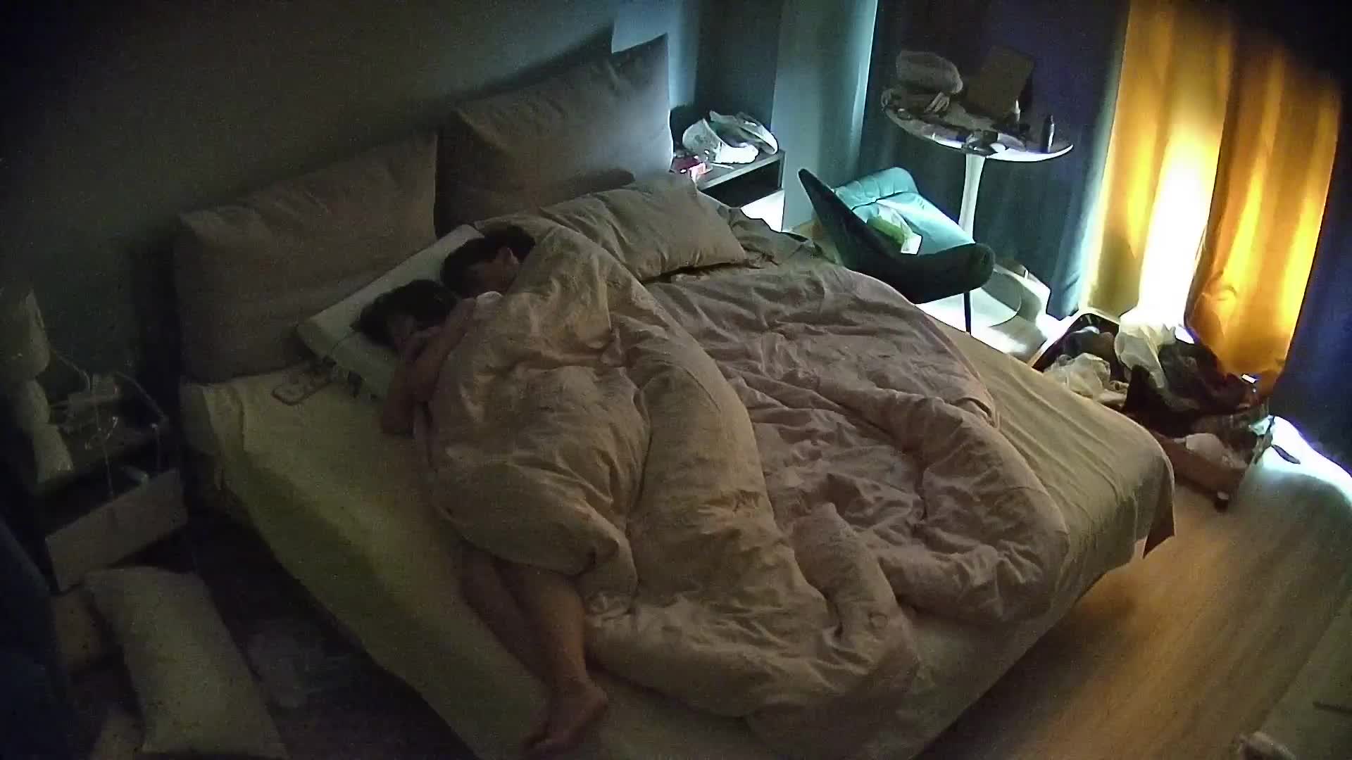 2048.vip-酒店偷拍假期放假不回家情侣后续 气质眼镜女友化完妆变高冷旗袍女神让男友后入爽干无水印版