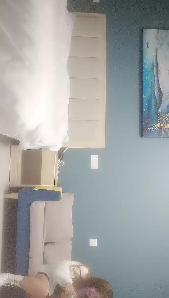 #少妇 #出轨    出轨，肉肉大奶少孤，舌吻掏出奶子揉捏，吸吮口交洗完澡开操，抬腿正入抽插猛操，刺激太刺激了