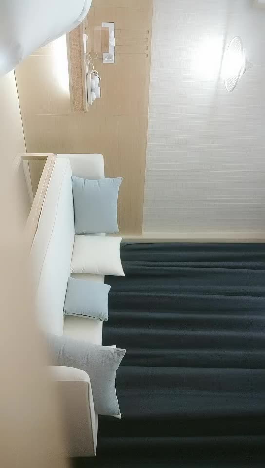 #少妇 #偷情   偷情，约炮外围少妇，扒掉衣服调情深喉，开档黑丝正入抽插，骑乘大力猛操，叫床嗷嗷的，刺激又激情