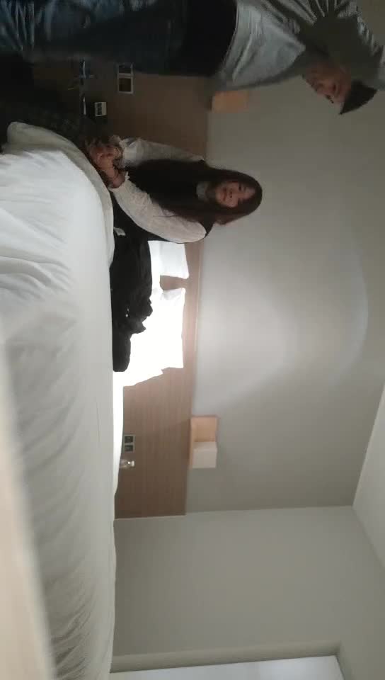 #少妇 #出轨    出轨，高颜值少妇，周末酒店交换温柔，温柔娴淑的人妻，尽情释放心中的狂野，高潮