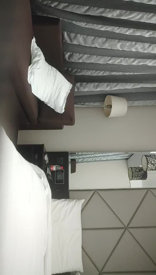 #少妇 #出轨    出轨，深夜极品小少妇 ，JK装扎起双马尾，边操边揉阴蒂持续输出，受不了啊啊叫高潮多次