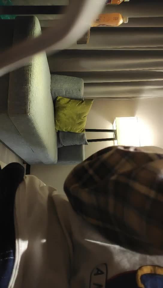 #少妇 #出轨    出轨，酒店深夜约年轻小少妇，喜欢暗一点的氛围，开档吊带丝袜，扶着细腰后入猛顶，性生活舒服直接高潮