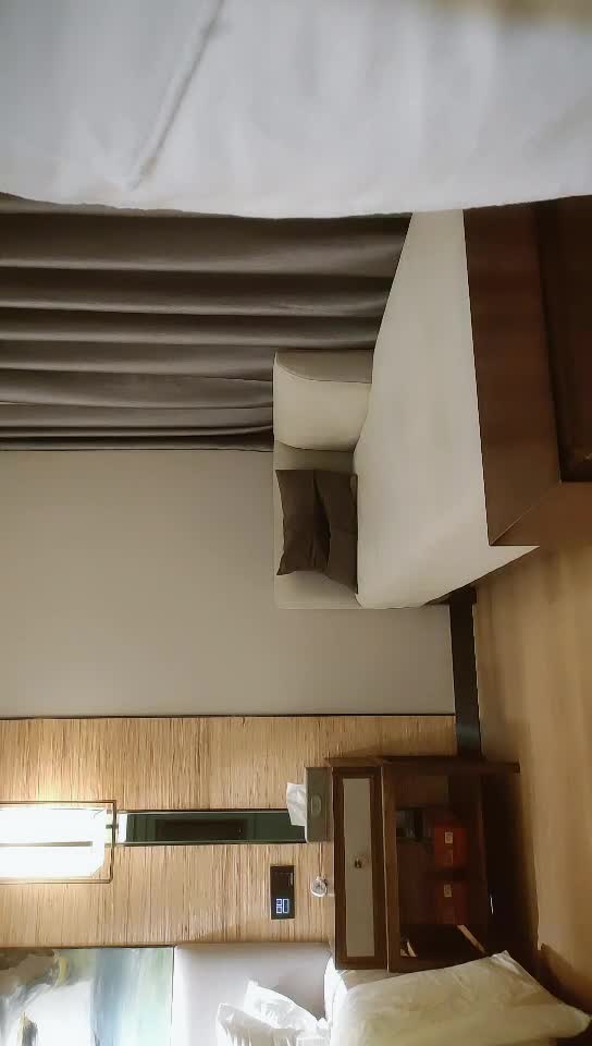 #少妇 #偷情   偷情，酒店约炮美少妇，黑丝沙发调情，啪啪后入白皙翘臀，各种姿势都满足直接高潮