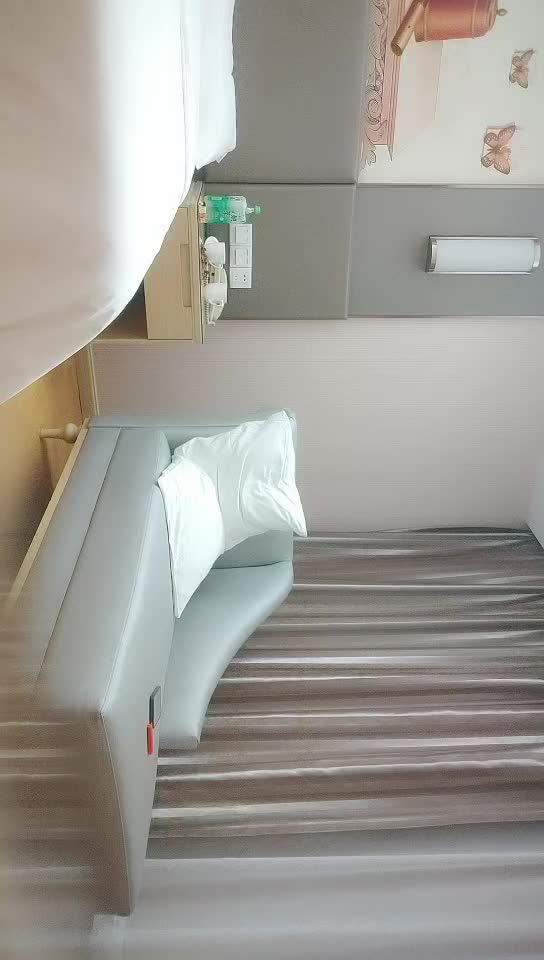 #少妇 #偷情   偷情，约短发气质，女神外围少妇，身姿曼妙艳舞诱惑，黑森林骚穴被重点照顾抽插