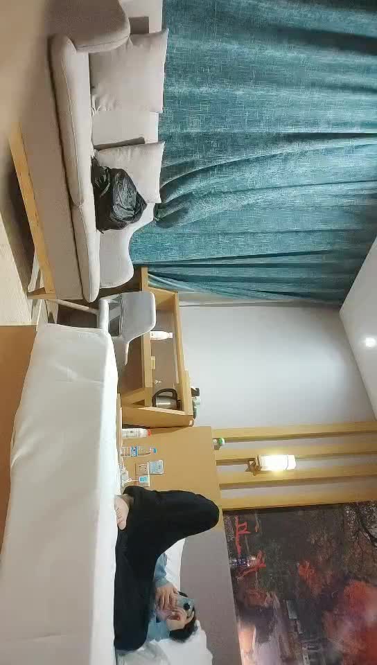 #少妇 #出轨    出轨，酒店约小少妇，网袜情趣装，黑森林中淫水不断，啪啪暴插激情四射劲爆