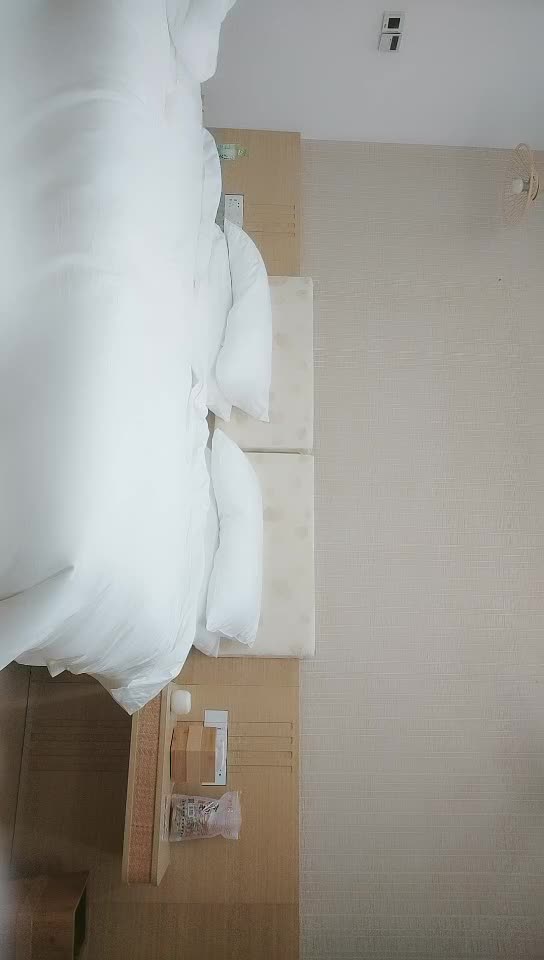 #少妇 #偷情   偷情，酒店约少妇返场，迫不及待脱掉衣服插嘴，翘起屁股揉穴调情，侧入打桩抽插猛操，激情性爱生活