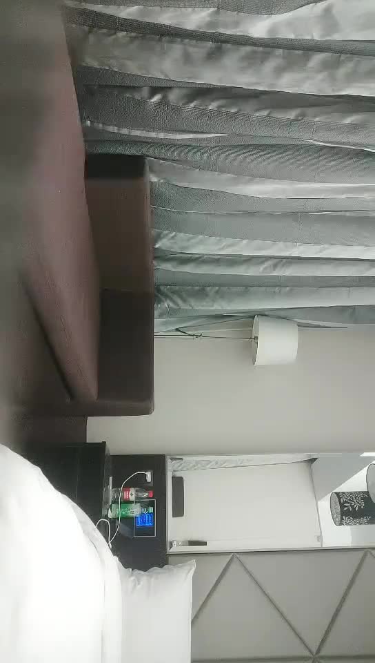 #少妇 #偷情   偷情，高颜值风衣大长腿美少妇，带开档黑丝袜，自摸肥穴浪叫呻吟，多种姿势持续输出