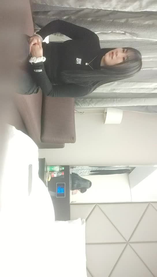 #少妇 #偷情   偷情，黑衣大奶极品少妇，掏出大屌吸吮，骚女口活非常棒，多毛骚穴埋头舔逼，交叉式深入爆插