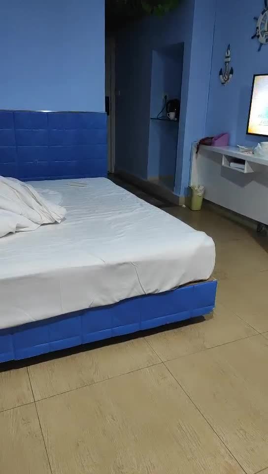 #少妇 #出轨    出轨，约炮离异少妇，一对大胸白又挺，啪啪后入花式暴操，各种姿势做爱