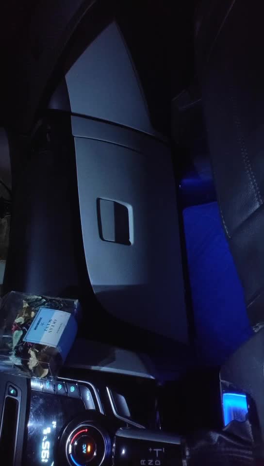 #少妇 #偷情   偷情，苗条长腿少妇单挑 ，穿上黑色连体网袜 ，舔屌调情边摸穴 ，上位骑乘打桩揉阴蒂，张开双腿猛操，高潮舒服