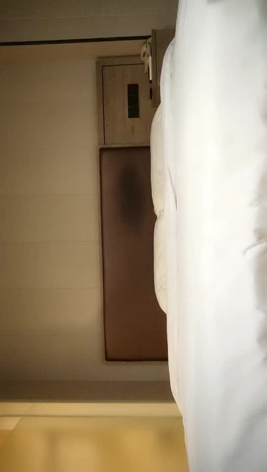 #少妇 #偷情   偷情，网约兼职小少妇，温柔爱笑甜妹一枚，口交啪啪，画质清晰，粉乳翘臀俏佳人被干爽