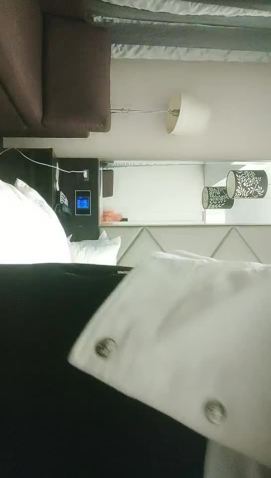 #少妇 #偷情   偷情，酒店约高挑长腿美少妇，清纯外围女神，裸吹，滑套，后入猛操，技术非超好