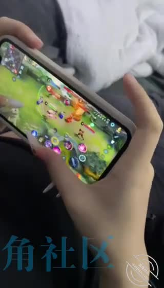 #乱伦 #巨乳 #无套女儿边打王者边被我操，不知道她的四个队友能不能抗住压力