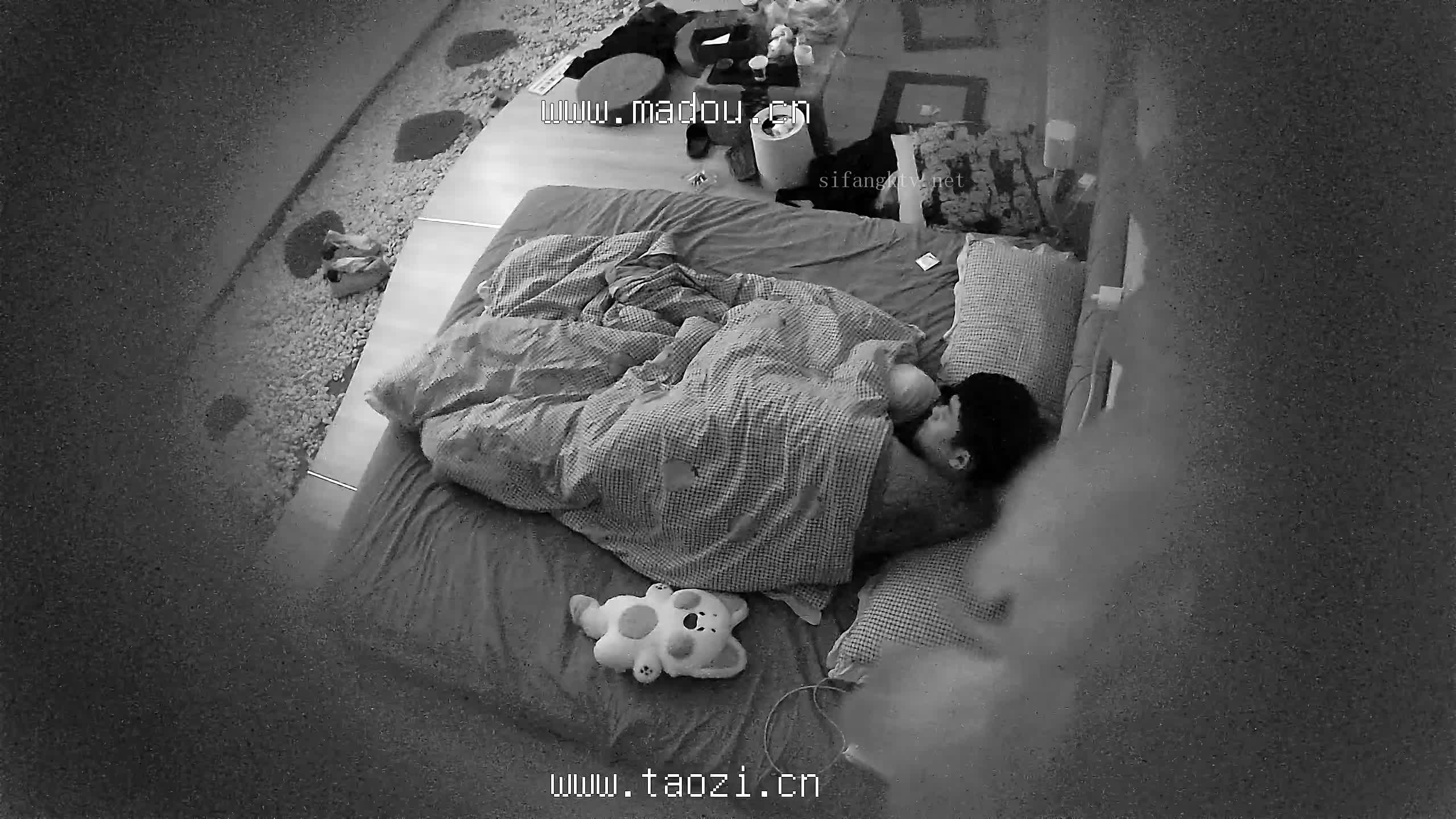 酒店偷拍 满背小伙爆操精神小妹