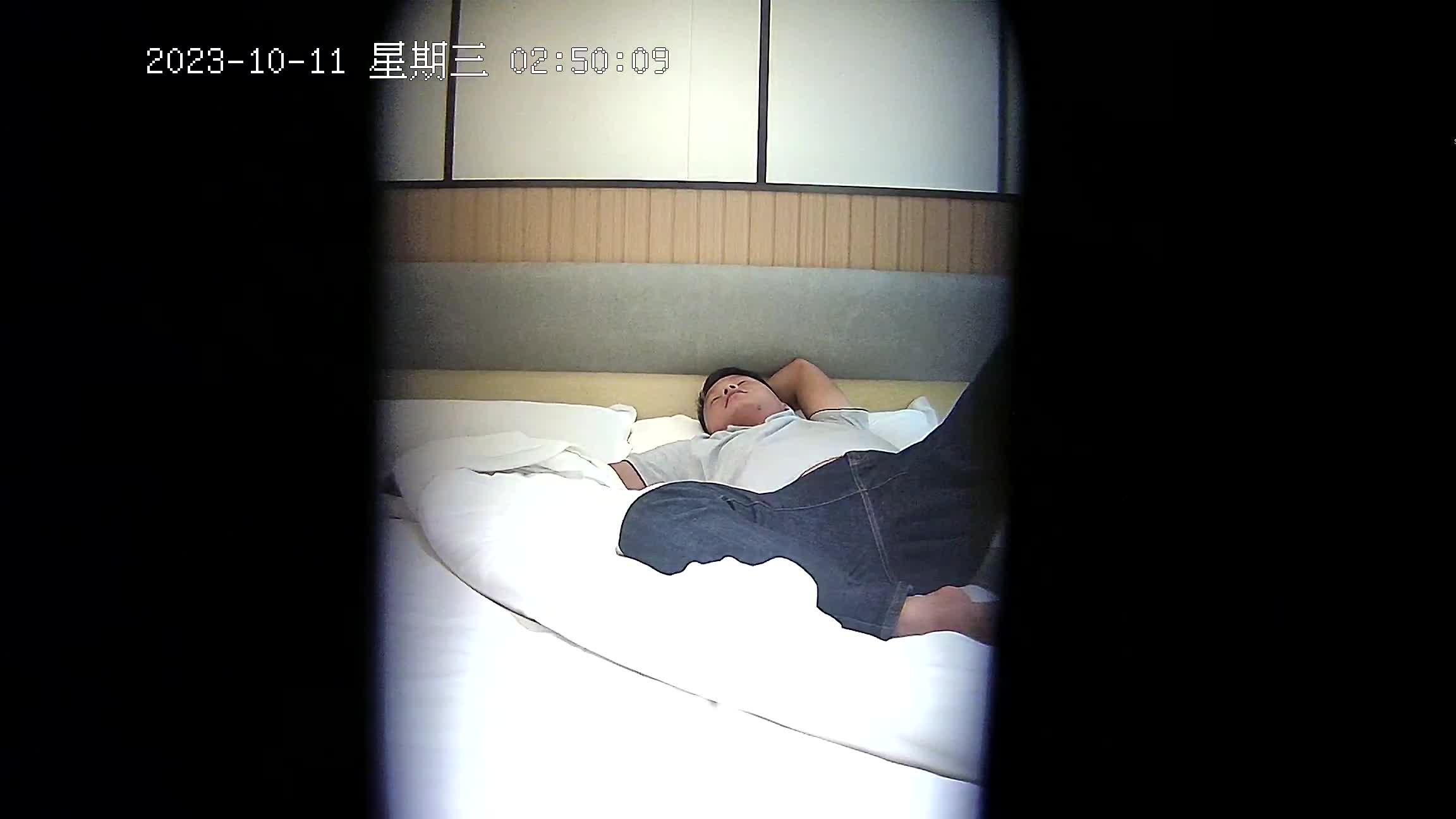 酒店偷拍 高颜值气质小少妇 和情夫半夜开房不关灯就操穴 视角完美清晰 -