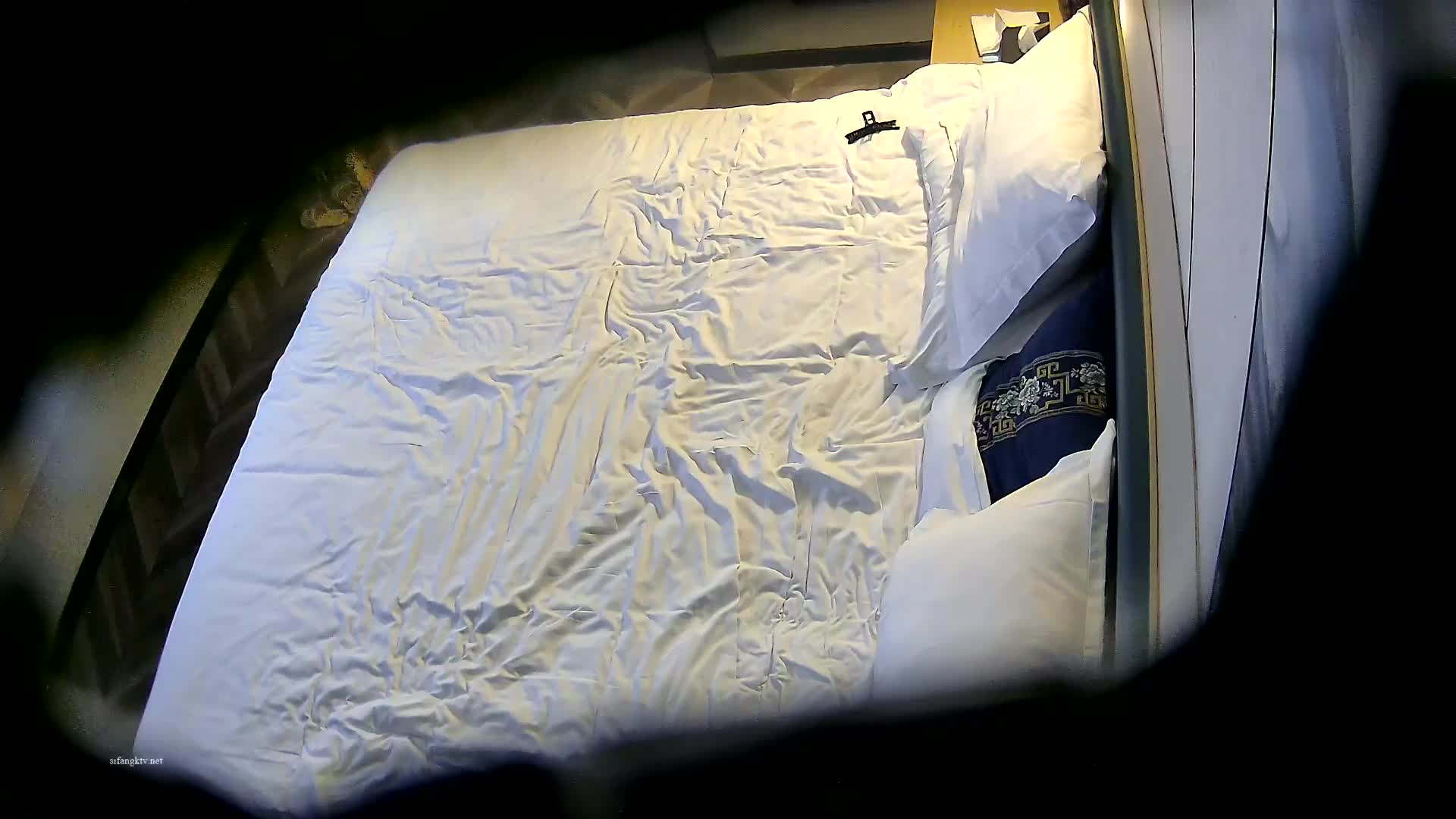 新流出酒店高清偷拍 高颜值卖淫女 颜值身材堪比网红 客人多的都要排队 一个接一个高端外围女网